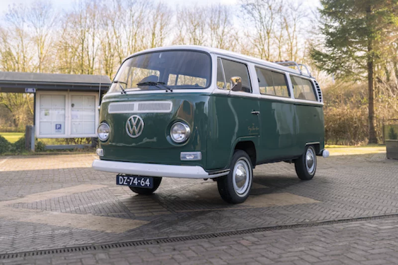 Hippie-bus-huren-Groningen-Friesland-Drenthe-Tonnys-Classic-Drive--voorkant-zij.png
