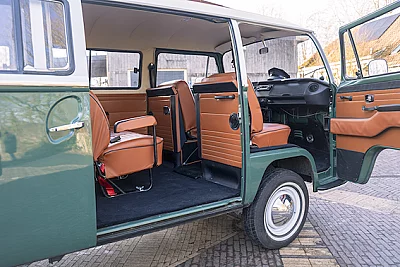 Hippie-bus-huren-Groningen-Friesland-Drenthe-Tonnys-Classic-Drive--zijkantdeur-open.png