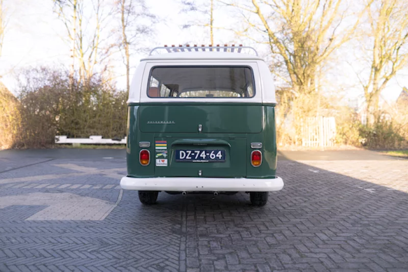 Hippie-bus-huren-Groningen-Friesland-Drenthe-Tonnys-Classic-Drive-achterkant.png