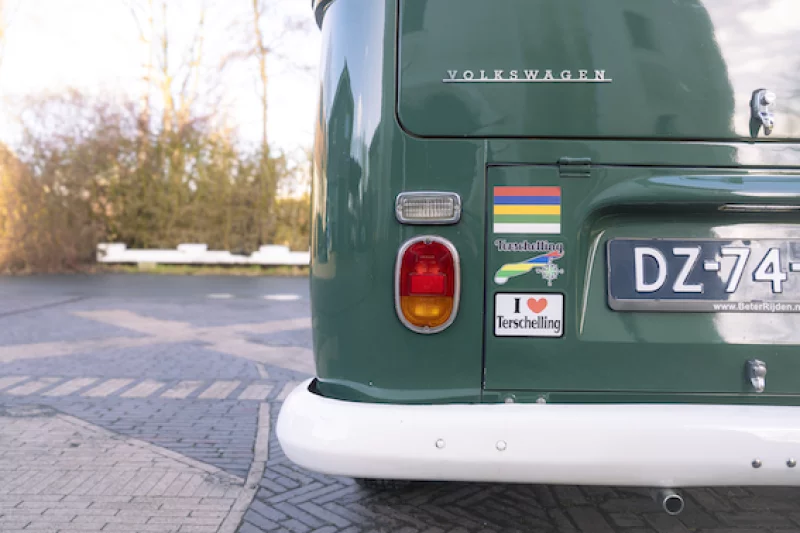 Hippie-bus-huren-Groningen-Friesland-Drenthe-Tonnys-Classic-Drive-achterzijde-detail.png